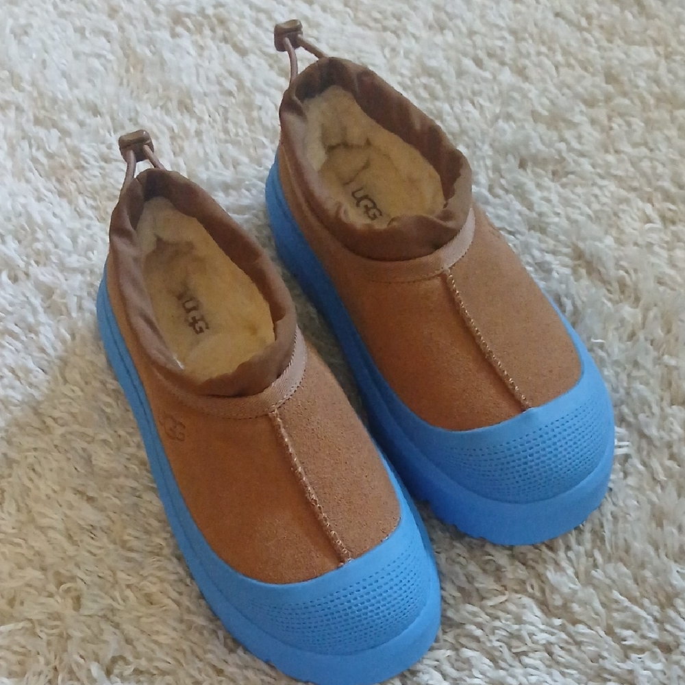 NWOT UGG SHOES